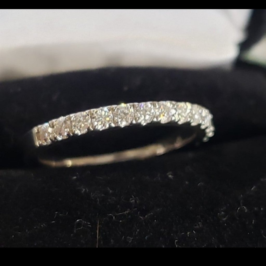10k Gold Natural Diamonds Band Ring